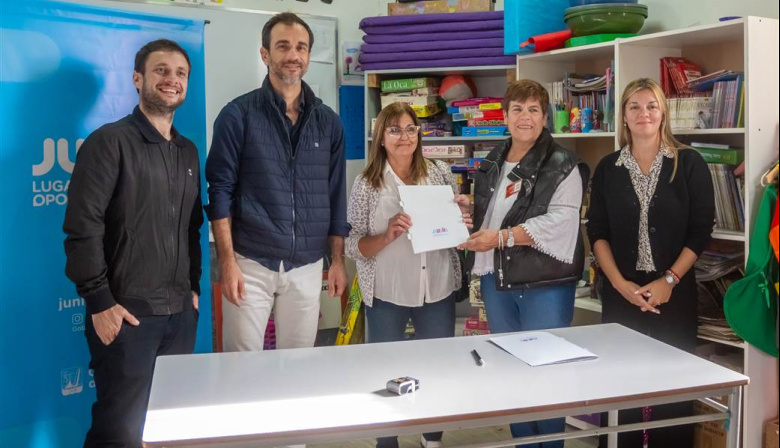 Petrecca firmó un convenio con Conin y destacó el trabajo conjunto con las instituciones para acompañar a las familias juninenses