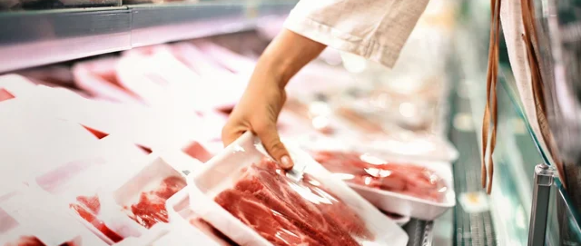 Con cortes que subieron más de 60% en 12 meses, el consumo de carne cayó al menor nivel en 20 años