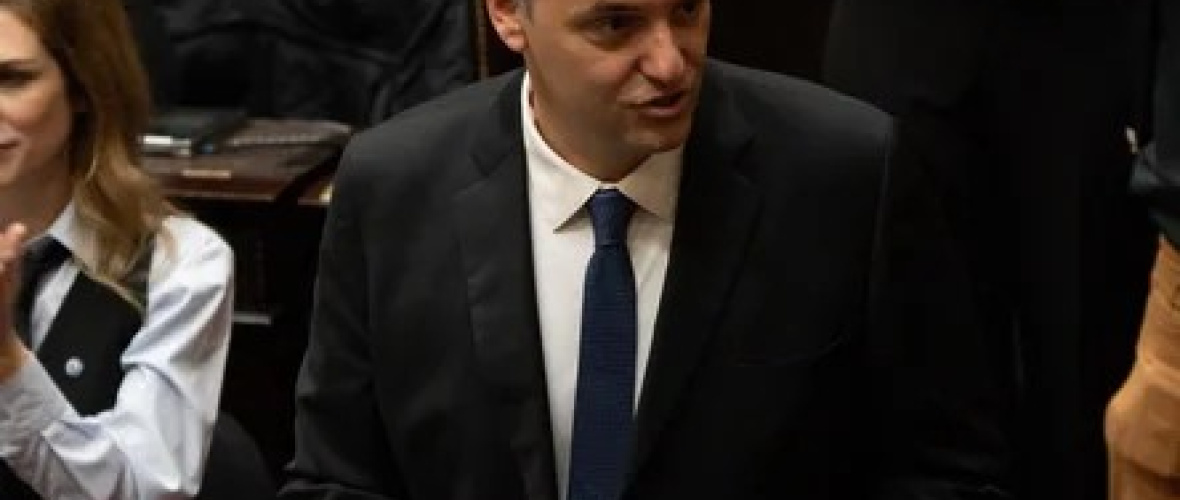 Adorni acusó al kirchnerismo y a empresarios de una “operación golpista” que frenó la "reconstrucción“