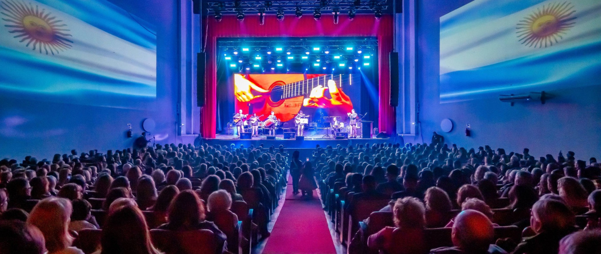 Junín vivió una emotiva noche de gala por el 25 de Mayo
