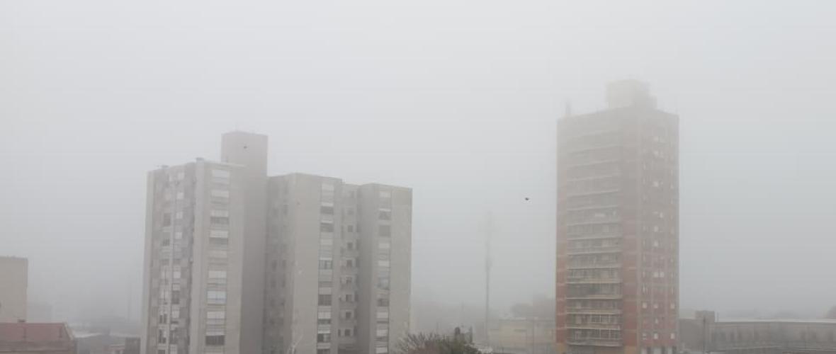 Junín y la región amanecieron cubiertos por una intensa niebla y rige alerta violeta