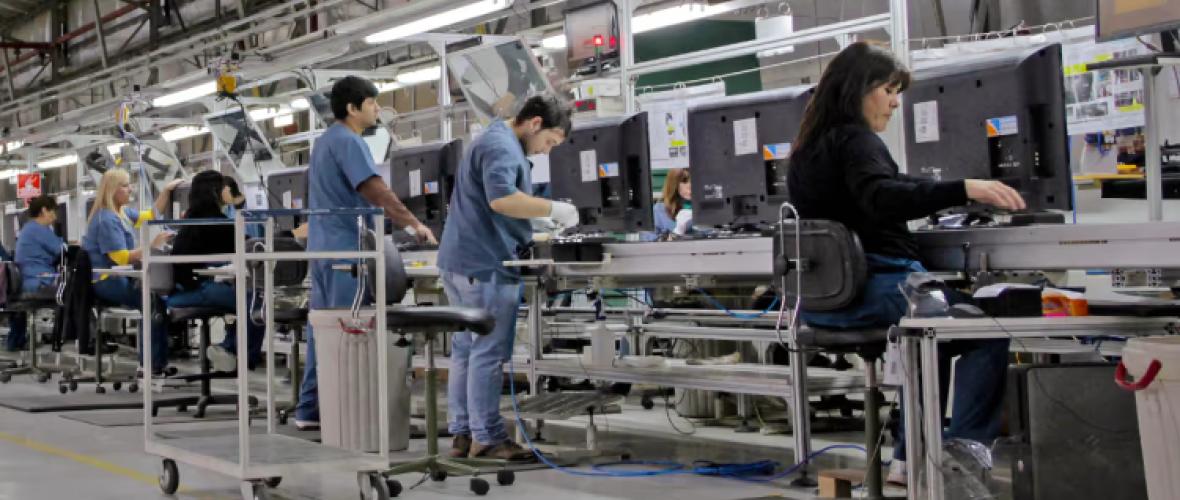 Alertan que la industria pierde nueve empleos por hora y agrava la informalidad