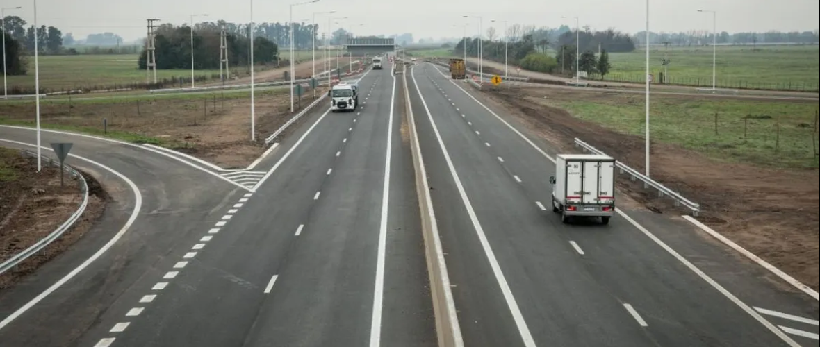 A diez años del inicio de la autopista de Ruta 7 hacia Junín: 118 kilómetros terminados y dos tramos paralizados