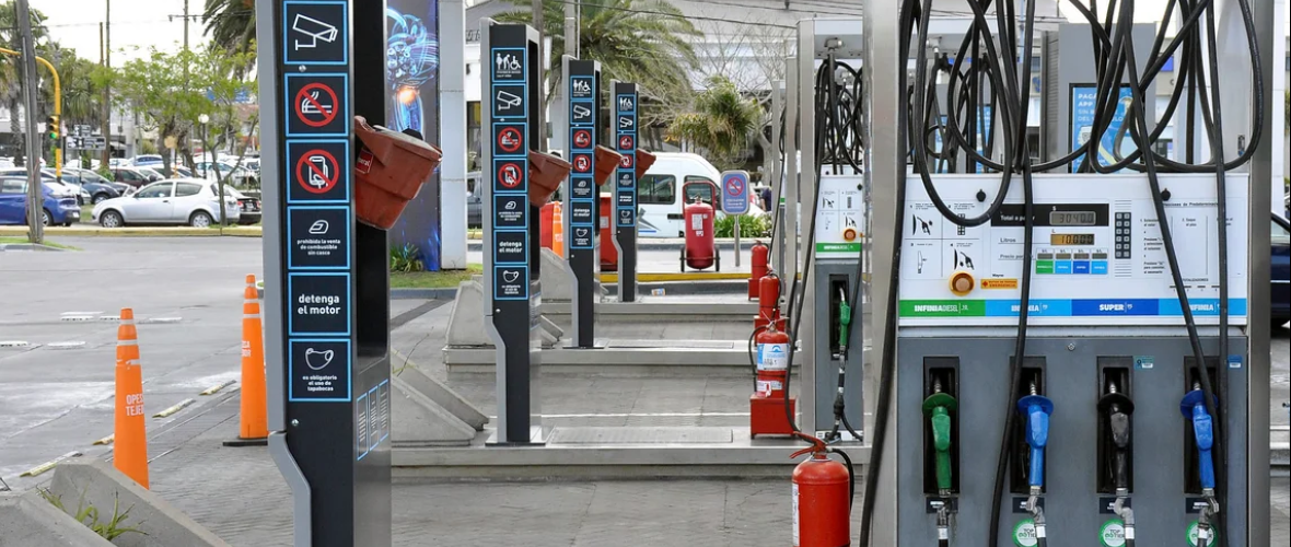 Mientras el barril de petróleo cae a menos de 75 dólares, la nafta sigue subiendo en Junín y ya supera los $2.100 por litro