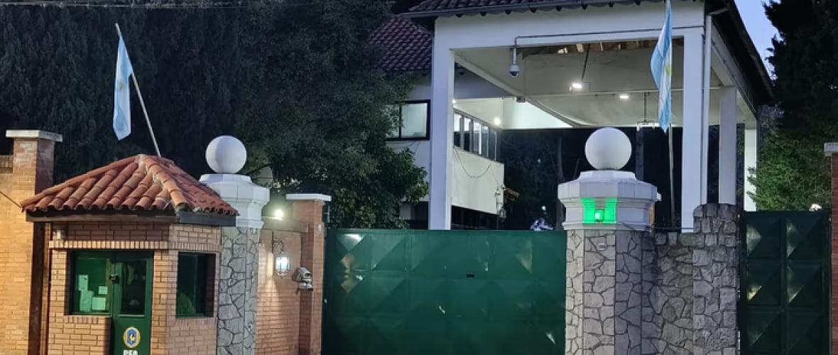 Milei y Adorni definen la salida de la Jefatura de Gabinete