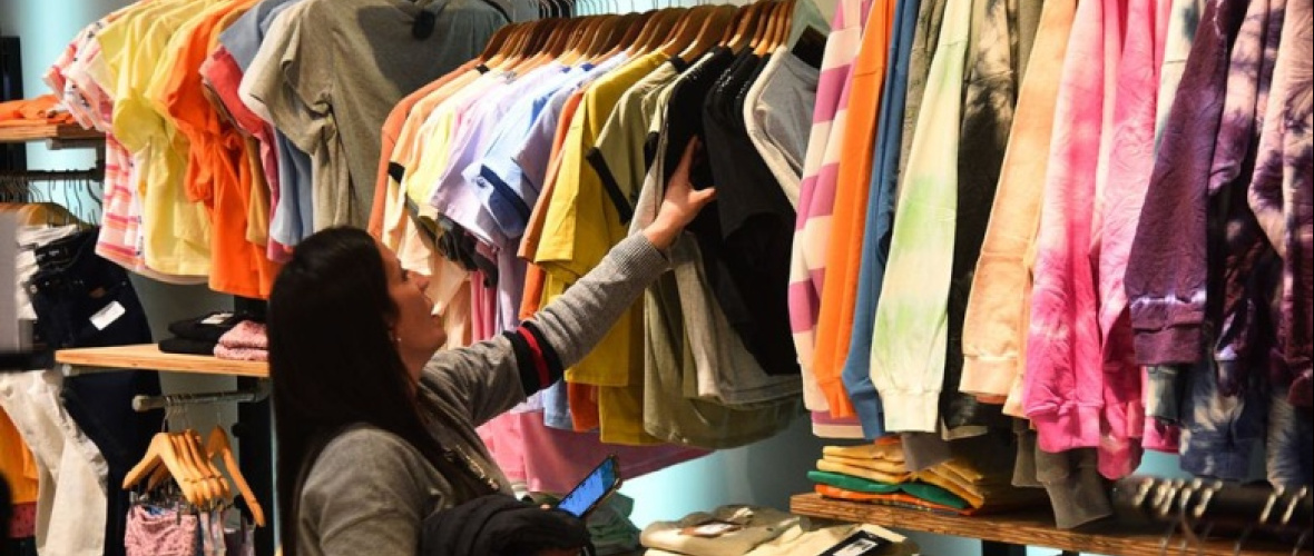 Por el aguinaldo y el Mundial, las ventas minoristas pyme crecieron 0,9% interanual en junio