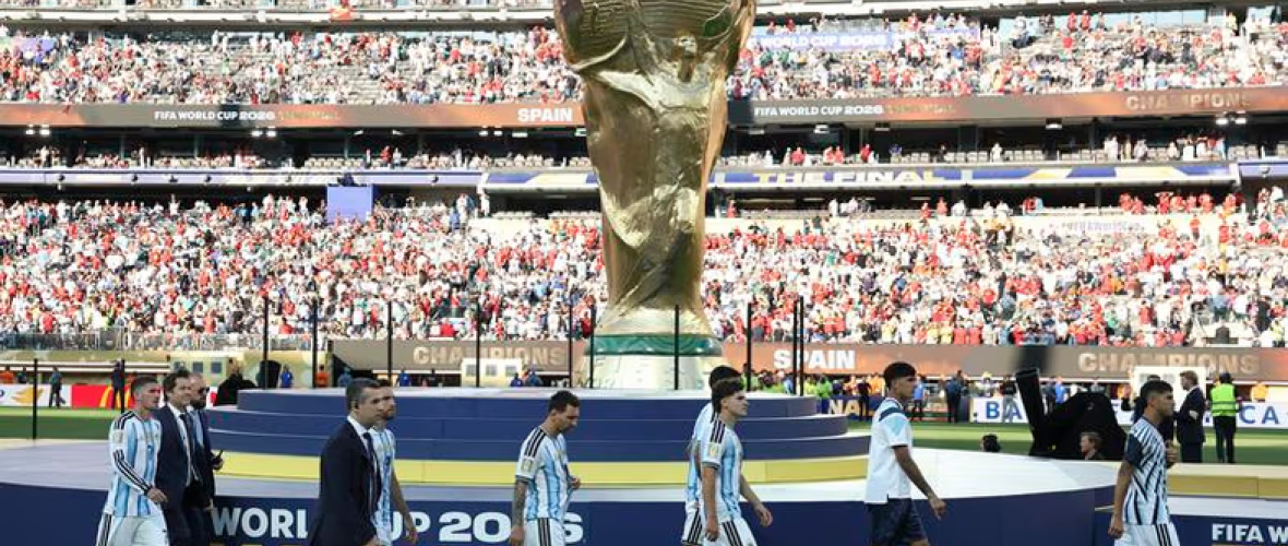 El Gobierno aclara que hoy no habrá festejos y organiza una recepción protocolar en Ezeiza