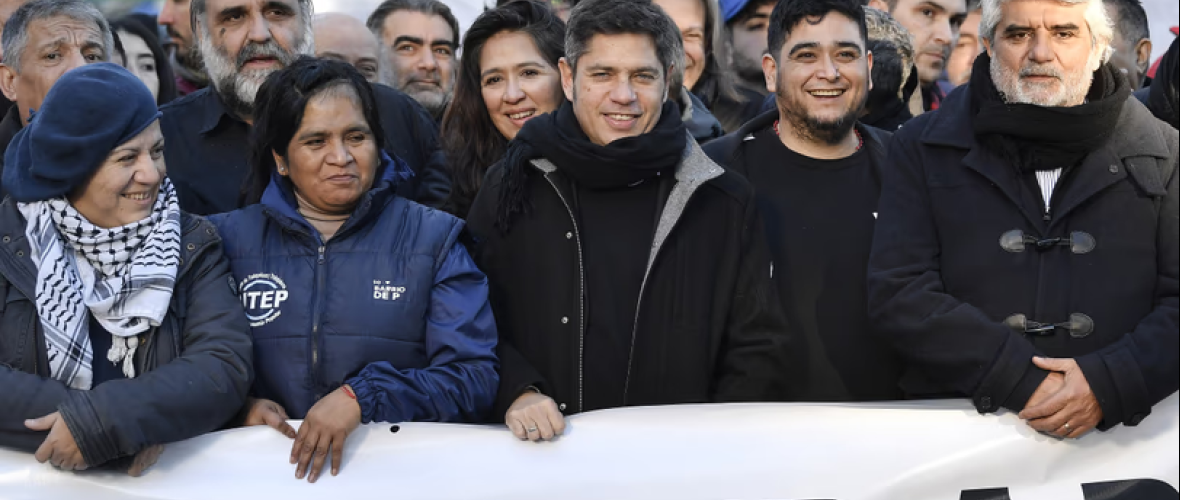 En la peregrinación por San Cayetano, Kicillof criticó al Gobierno por la ley de propiedad privada