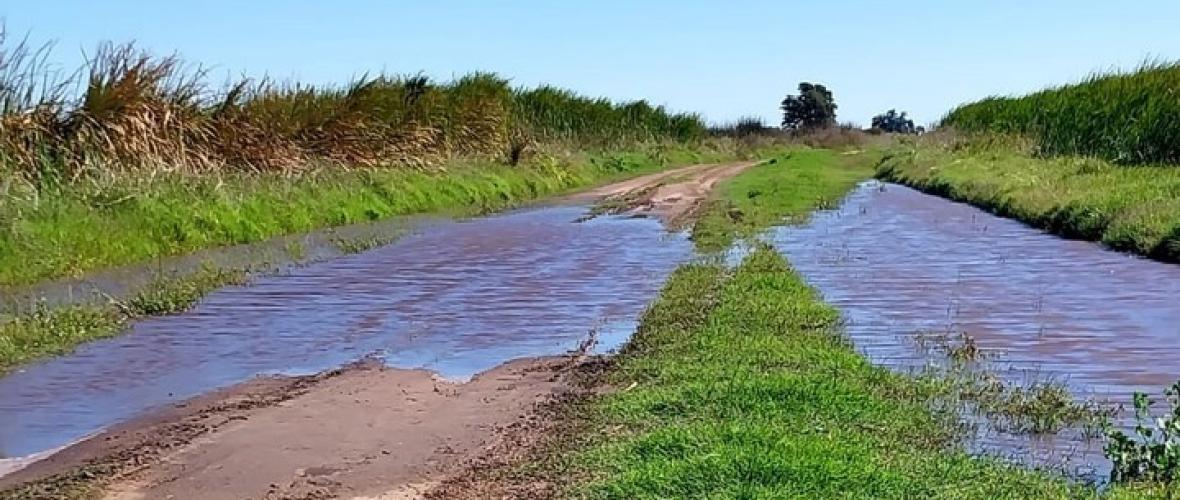 Voluntarismo: afirman que la reparación privada de caminos rurales puede causar desastres hídricos