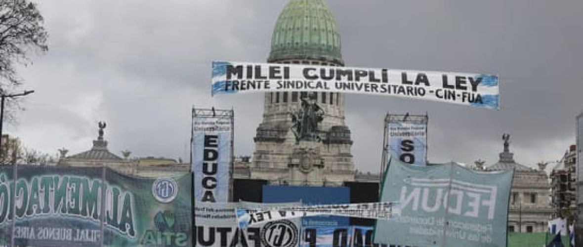 Incidentes en la Marcha Federal Universitaria: hubo gases lacrimógenos y camiones hidrantes
