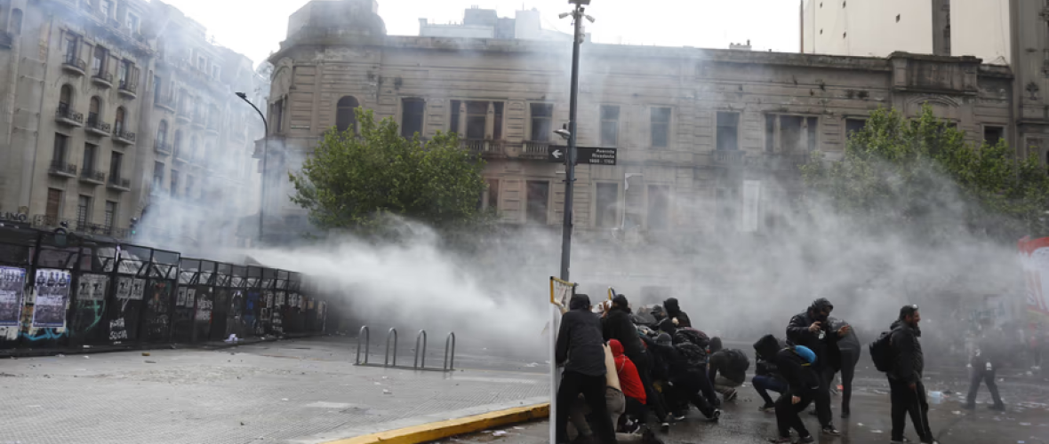 Incidentes y detenidos en la marcha universitaria: el Gobierno presentó una denuncia penal