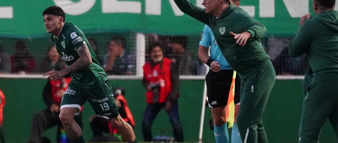 A pesar de todo, Sarmiento va: mucha entrega y bronca por el arbitraje