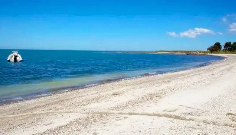 El secreto mejor guardado de la Costa Atlántica: una playa “caribeña” en Argentina