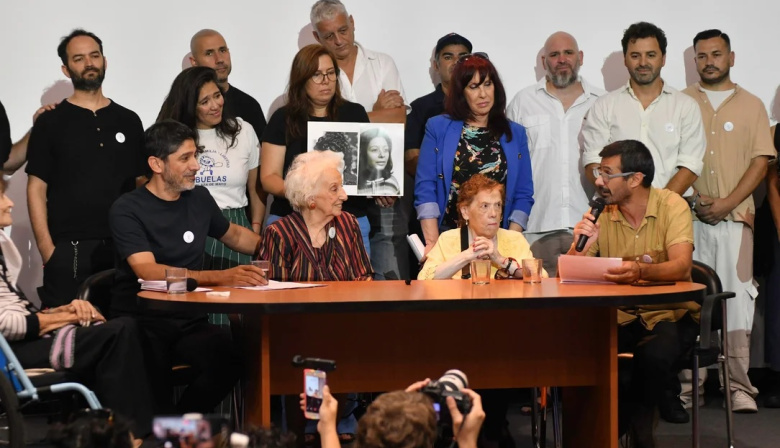 Dirigentes y partidos políticos celebraron la recuperación de la nieta 139 por parte de Abuelas de Plaza de Mayo