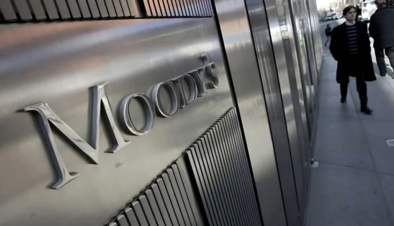 Moody's mejoró la calificación argentina y advirtió que "nuevos desafíos comprometerían el progreso logrado"