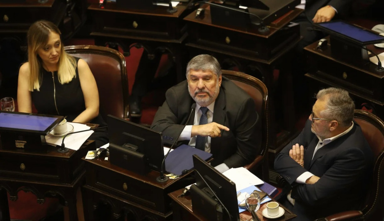 Ante la negativa de los dialoguistas, el Gobierno está obligado a buscar los votos kirchneristas en el Senado