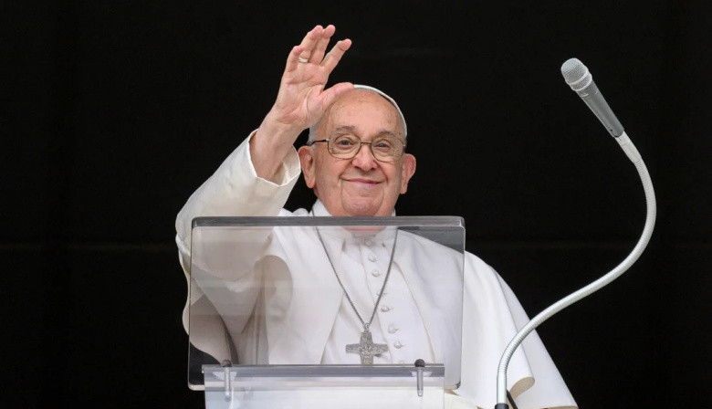 El Papa Francisco mostró una "ligera mejoría", indicó el nuevo parte médico