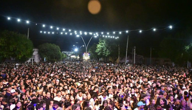 El Negro Tecla, La 2001 y Los Leales se presentaron en los carnavales de General Pinto