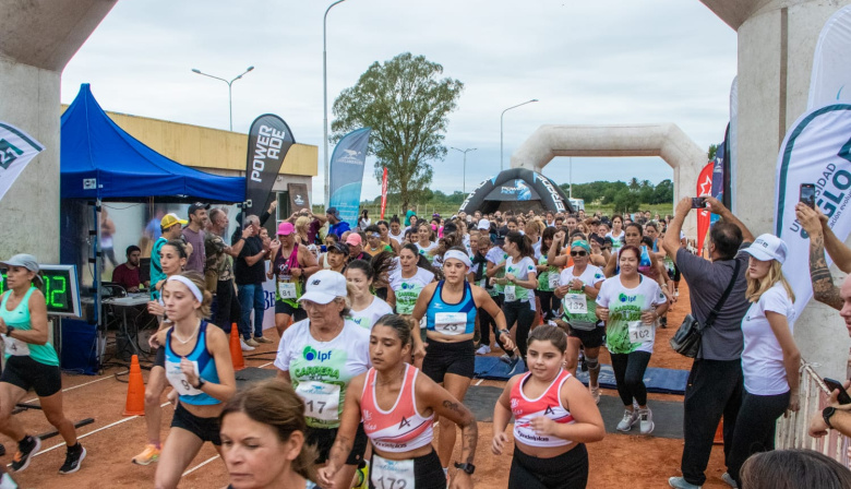 Unas 300 competidoras participaron de la 17° Carrera de la Mujer