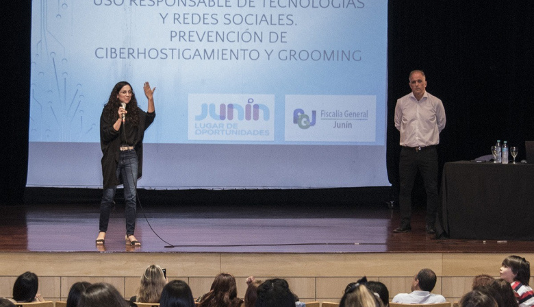 Charla sobre el uso responsable de tecnologías y prevención de ciberhostigamiento y grooming