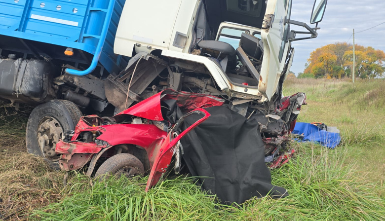 Trágico accidente en Ruta 65: una mujer perdió la vida tras chocar de frente contra un camión