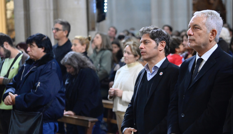 Kicillof participó de la misa en la Catedral de La Plata en honor al Papa Francisco