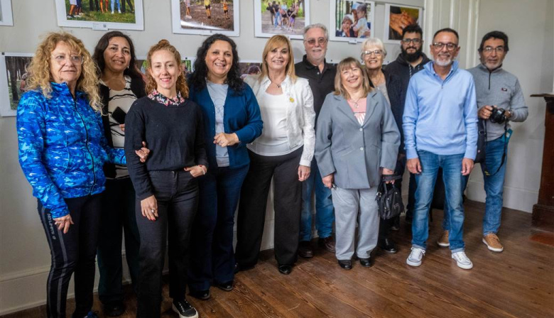 Inauguraron la muestra fotográfica “Entre juegos y raíces” en el Museo Histórico