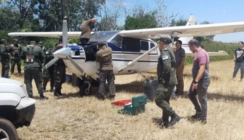 Encuentran otra avioneta narco abandonada en la Región: perros detectaron rastros de cocaína