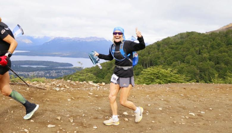 A los 68 años, Yoly Mortigliengo hizo historia en “El Cruce”: orgullo juninense en la alta montaña