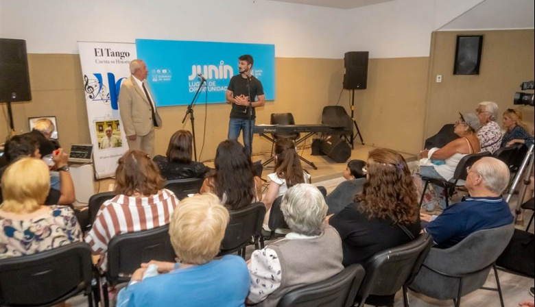 Celebración de los 40 años del programa “El tango cuenta su historia” con un reconocimiento en el MUMA