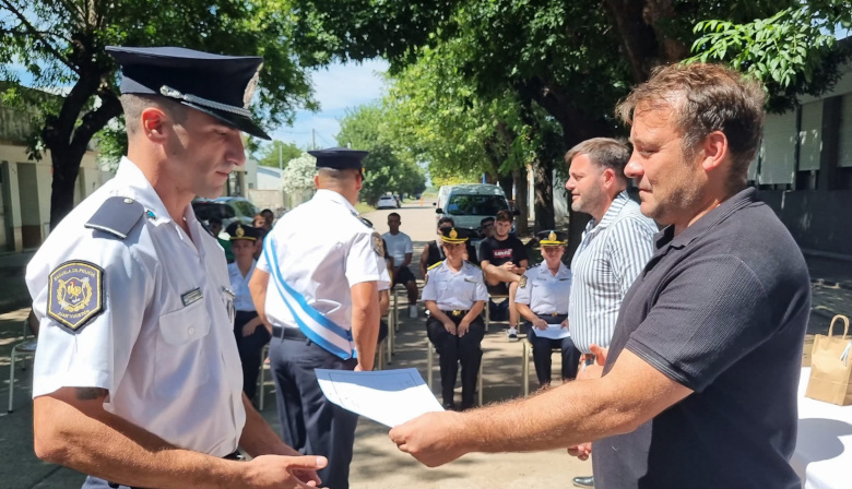 Reconocieron a efectivos policiales en la Escuela Juan Vucetich de Rafael Obligado