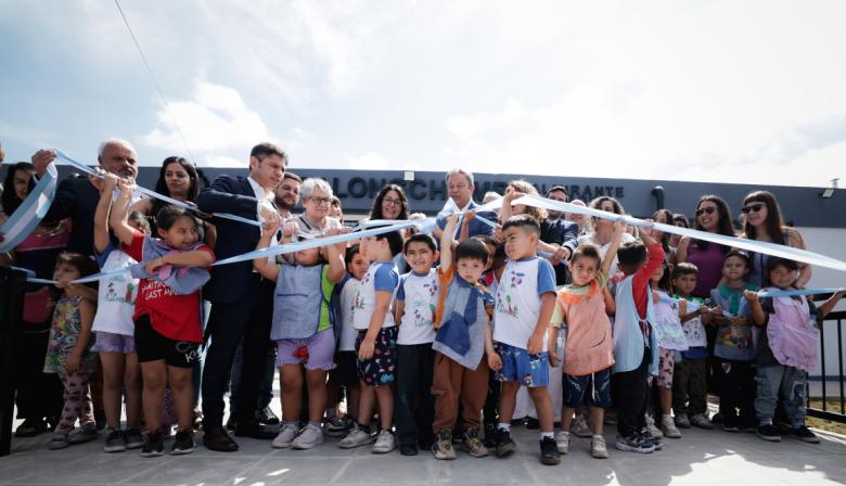 Kicillof inauguró nueva infraestructura educativa en Longchamps