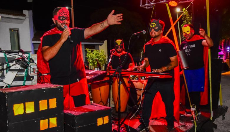 Las noches de carnaval continúan en El Triunfo y Roberts