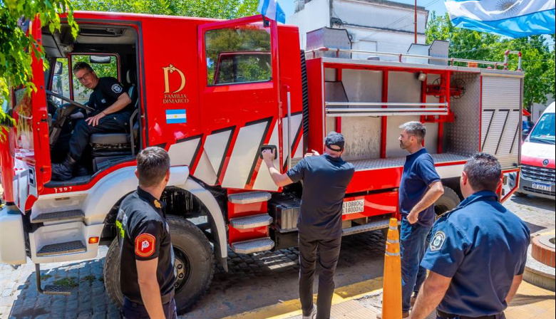Donaron una autobomba forestal al Cuartel de Bomberos de Junín