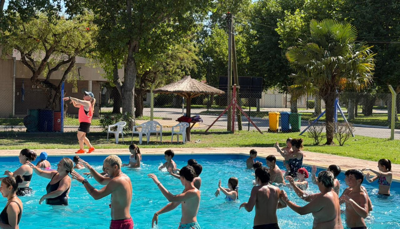 El Dorado: muestra de nado y aquagym en el Polideportivo