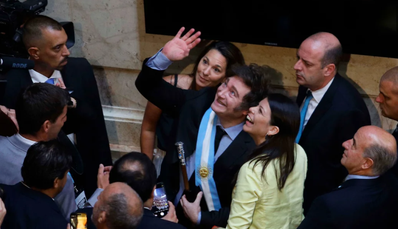 Encuesta: el 40% dice que no llega a fin de mes, pero Milei ganaría hoy un balotaje por amplio margen