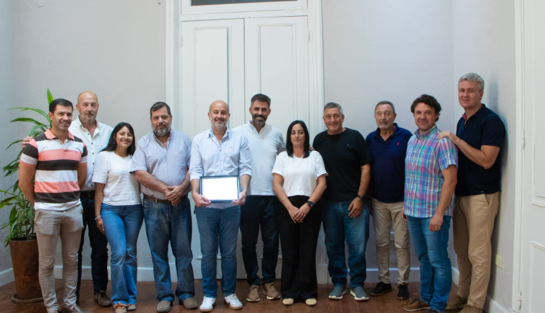 Fiorini encabezó un reconocimiento a Pablo Torres por sus 10 años al frente de Grupo Servicios Junín