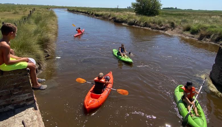 Jornada especial en la Colonia de Obligado con una salida en kayak por el arroyo