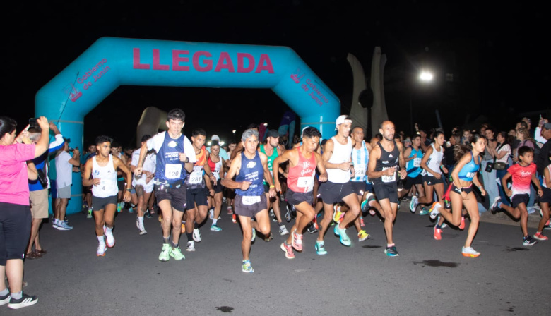 Unas 400 personas participaron de la nueva edición de “Junín Corre de Noche”