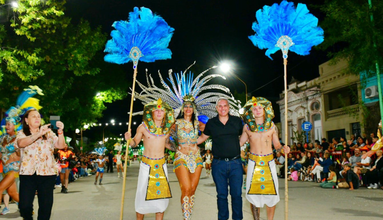 Multitudinario inicio de los carnavales en Chacabuco: más de 20 mil personas en la primera noche