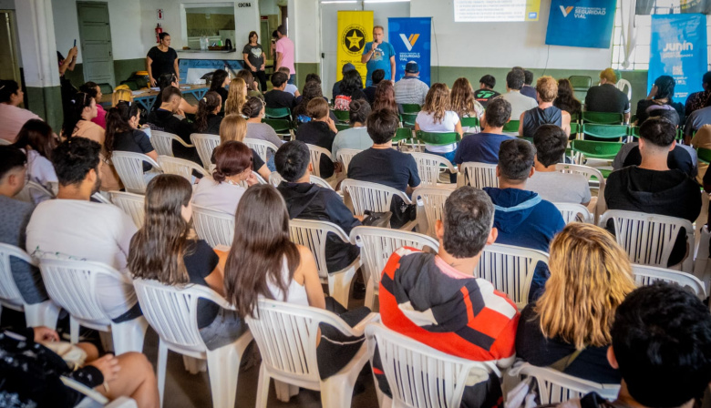 El Municipio continúa con los cursos de seguridad vial en los barrios para facilitar la obtención de licencias