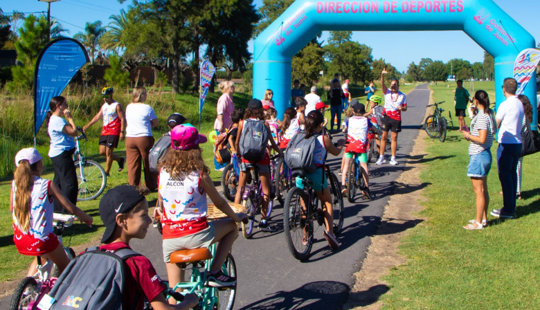 Unos 140 niños participaron de una bicicleteada recreativa al Parque Natural Laguna de Gómez