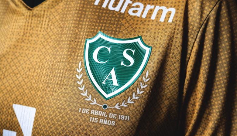 Sarmiento estrenará una camiseta dorada ante Unión