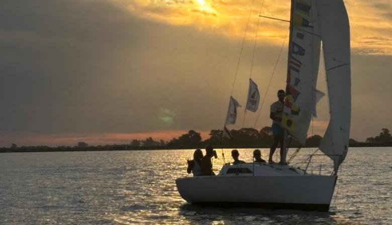 Nueva propuesta en la Laguna de Gómez: paseos en velero desde el Club Náutico Junín