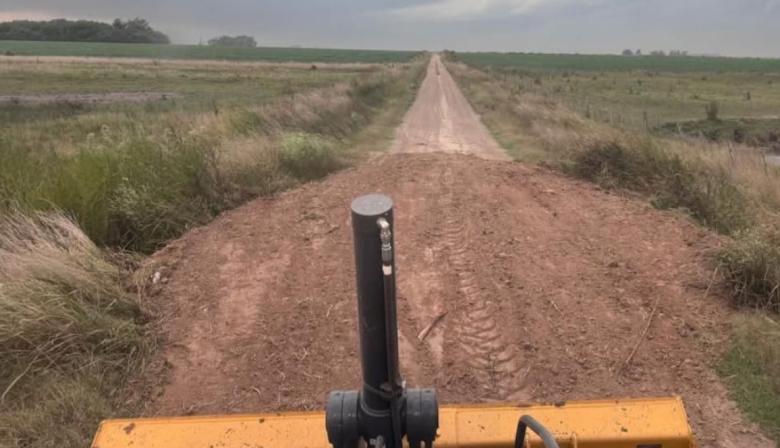 Trabajos de mantenimiento en caminos rurales del distrito de Rojas