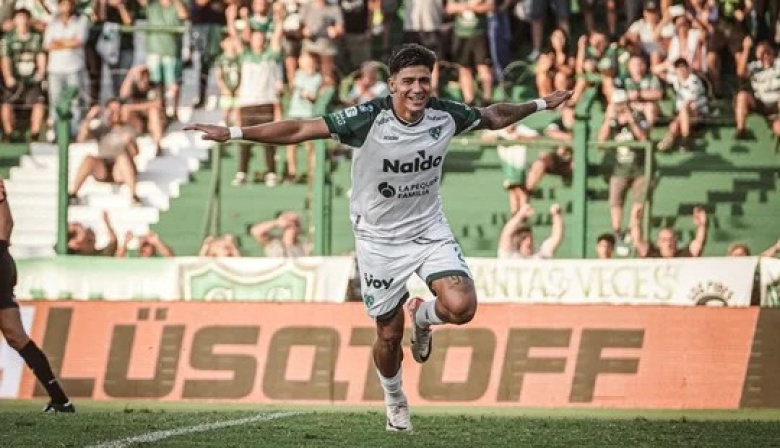 Sarmiento le ganó a Estudiantes de Río Cuarto y se aleja del descenso