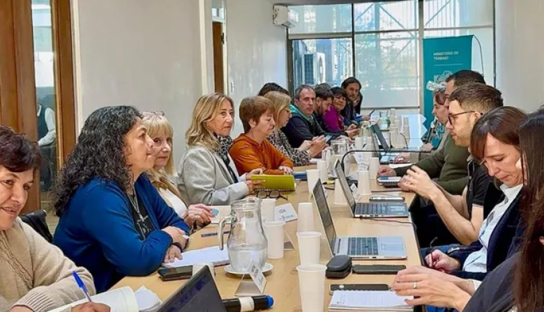 La Provincia acordó con los gremios un aumento salarial del 7,5% escalonado para marzo y abril