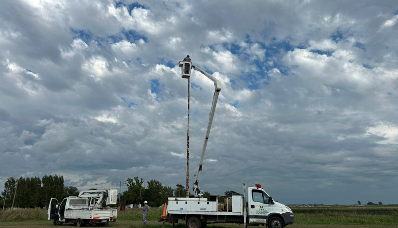 Recambio de luminarias en la rotonda de rutas 50 y 65