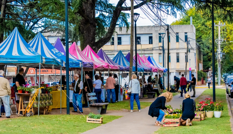 “Mercado en tu Barrio” volvió a convocar a vecinos con productos frescos y a precios accesibles