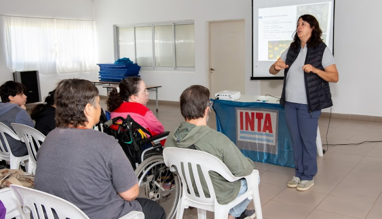 Con el programa “Mi Huerta”, el municipio inició la entrega de semillas para la temporada otoño – invierno